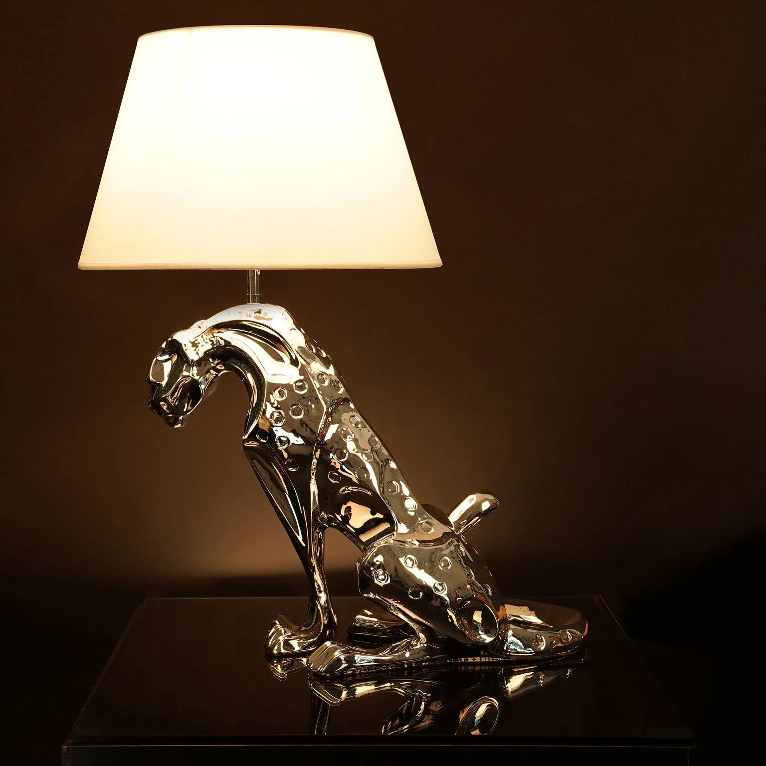 Creative Modern Jaguar Table Lamp