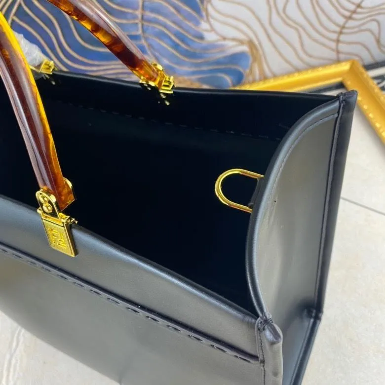 EN   Designer bags by Fendi 033