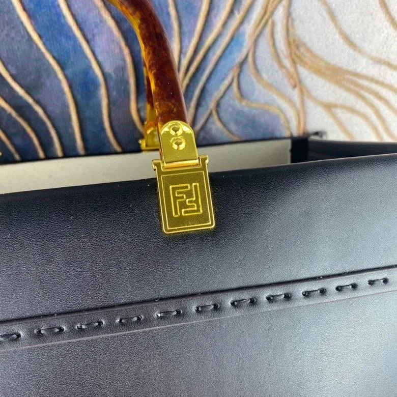 EN   Designer bags by Fendi 033
