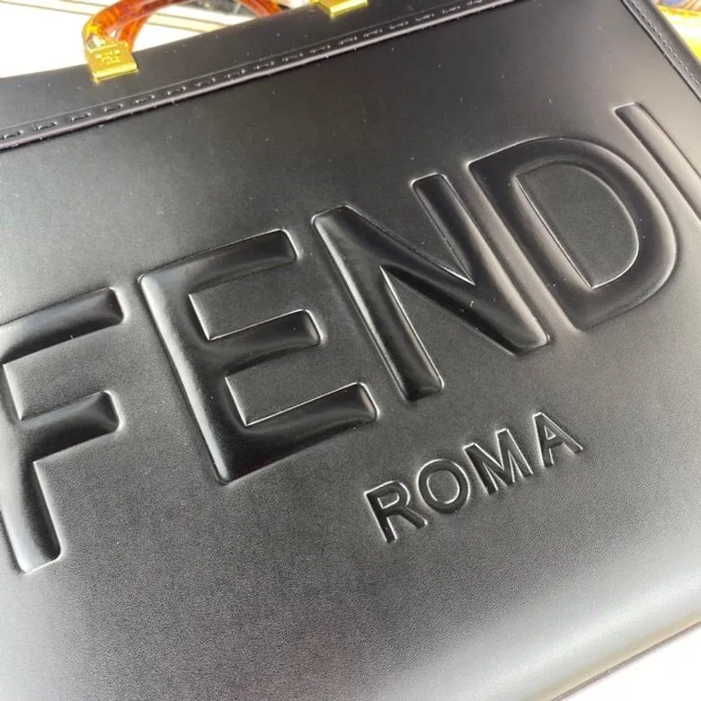 EN   Designer bags by Fendi 033