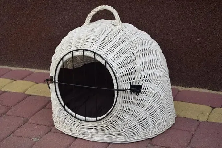 Large wicker white carrier with cushion
